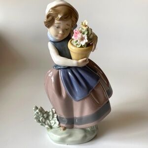 LLADRO GIRL FIGURINE “Spring Is Here” Porcelain Girl Figurine Vintage Dated 1983